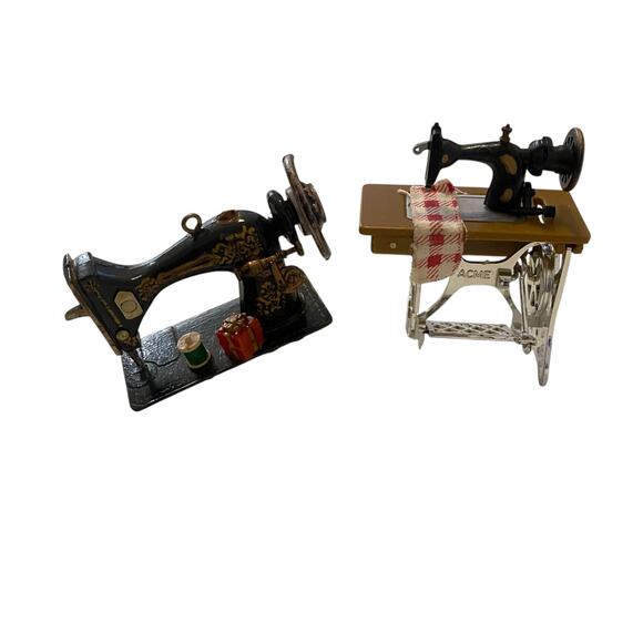 LOT of 2 Vintage Miniature Sewing Machines* FLAWED * ACME Dollhouse Magnet - Picture 1 of 10